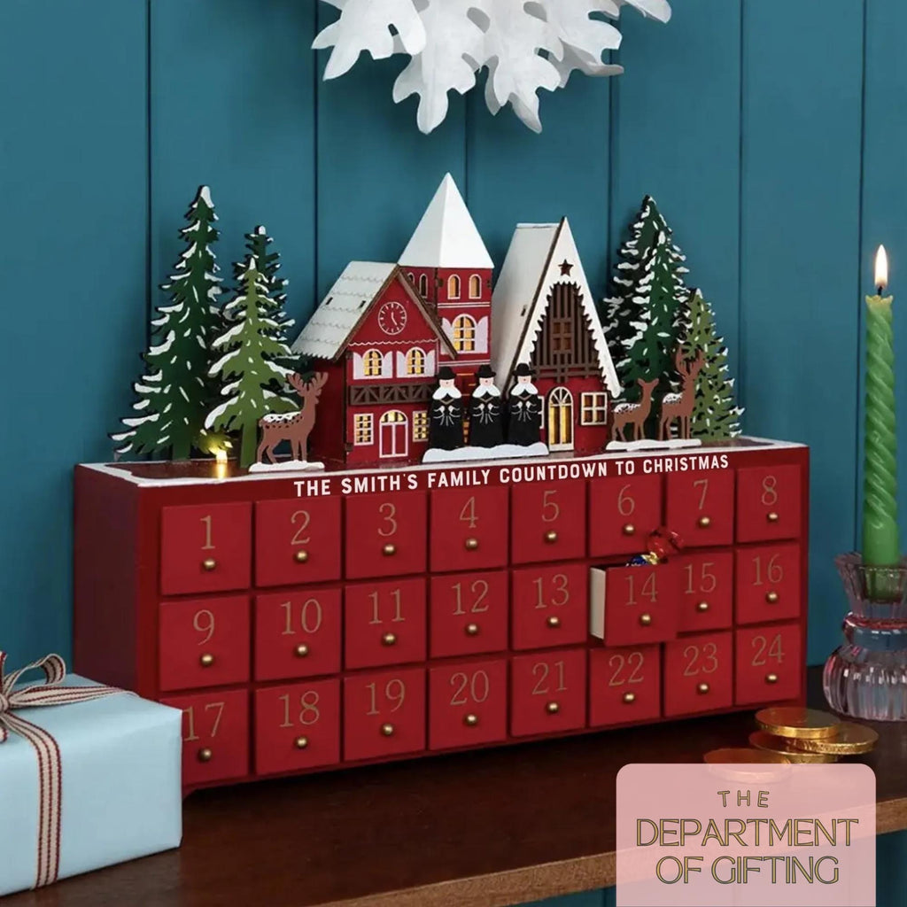 Personalized Red Wooden Light-Up Advent Calendar HG: Festive Winter Scene- Carol singers-adventskalender-Calendrier de l’avent